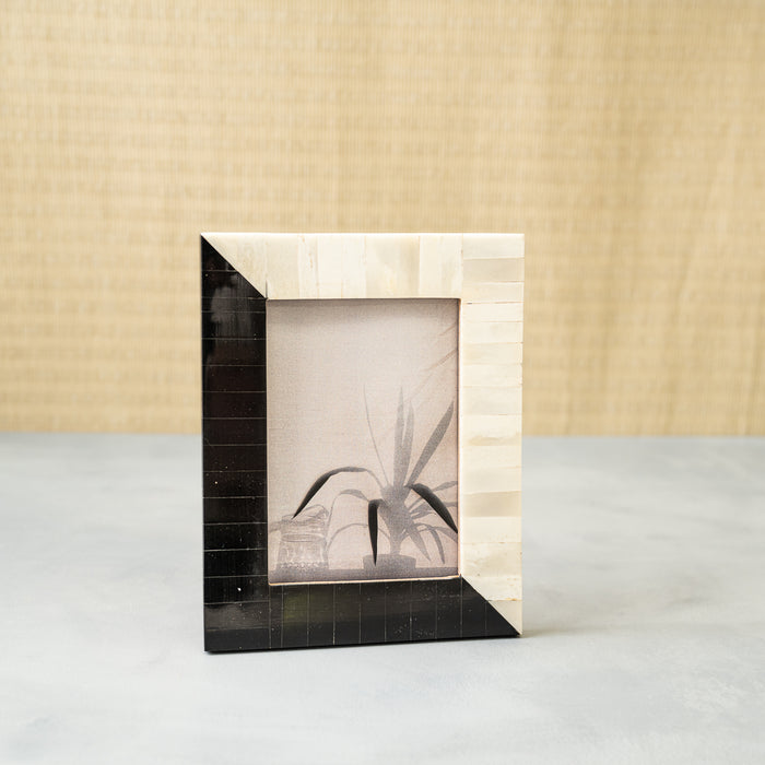 Design Shop Black & White Photo Frame