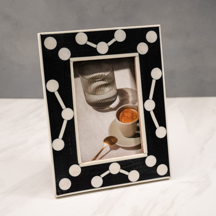 Design Shop Black & White Photo Frame