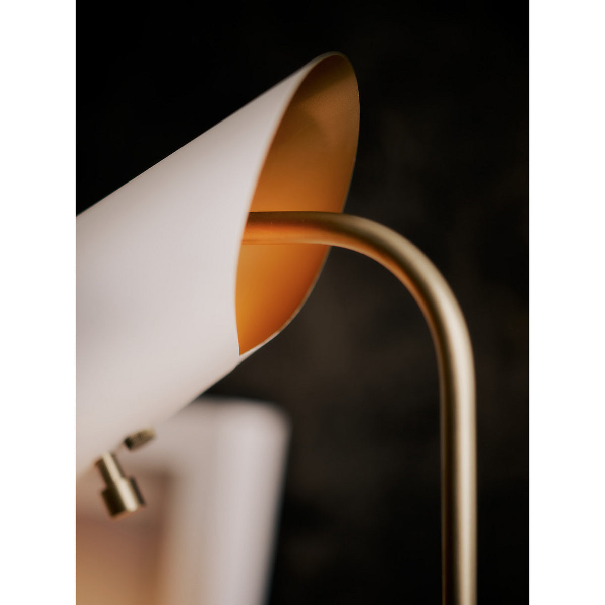Regina Andrew - 14-1067WTNB - One Light Floor Lamp - Vest - White