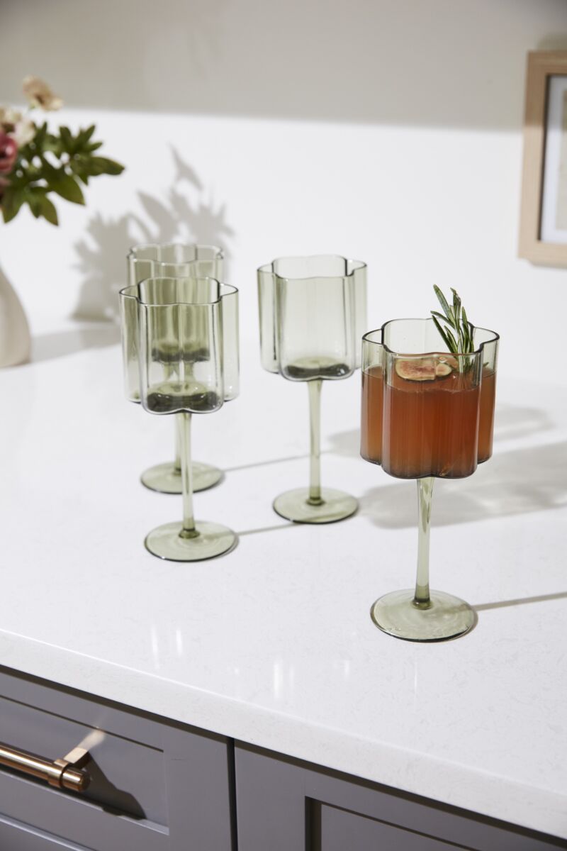 Design Shop Green Floret Drinkware Wine Glass, 3.25" X 7.75", Set of 4.