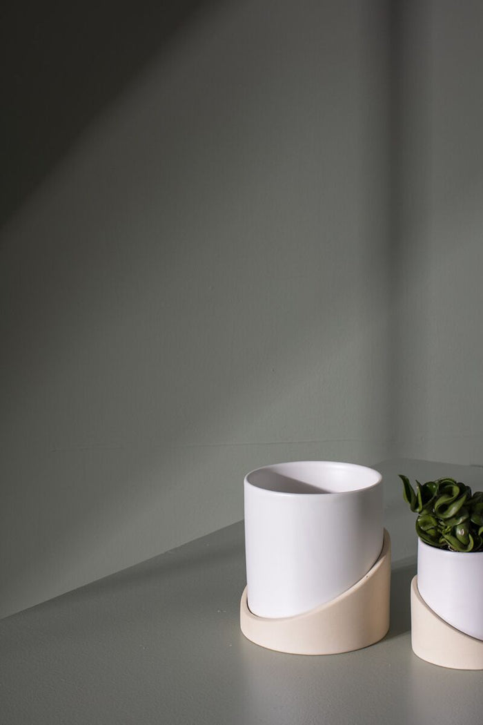 Design Shop White Brisbane Pot, 4.75" X 5.5".