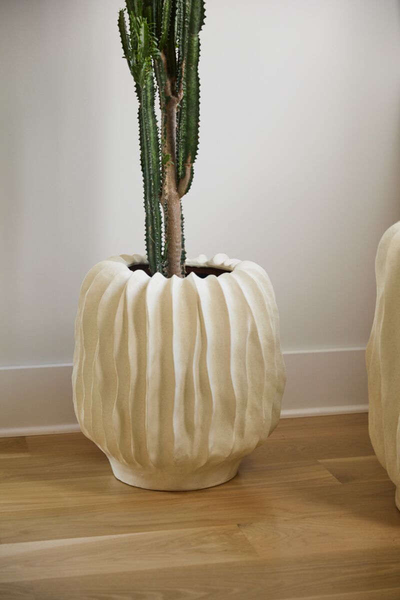 Design Shop Windswept Pot 19"x 19.5"