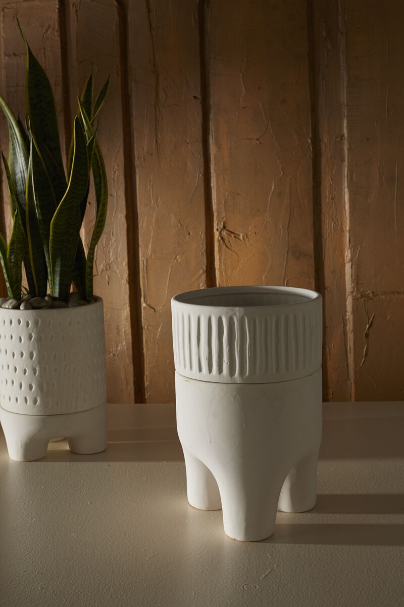 Design Shop White Dache Pot, 7.25" X 11.25".