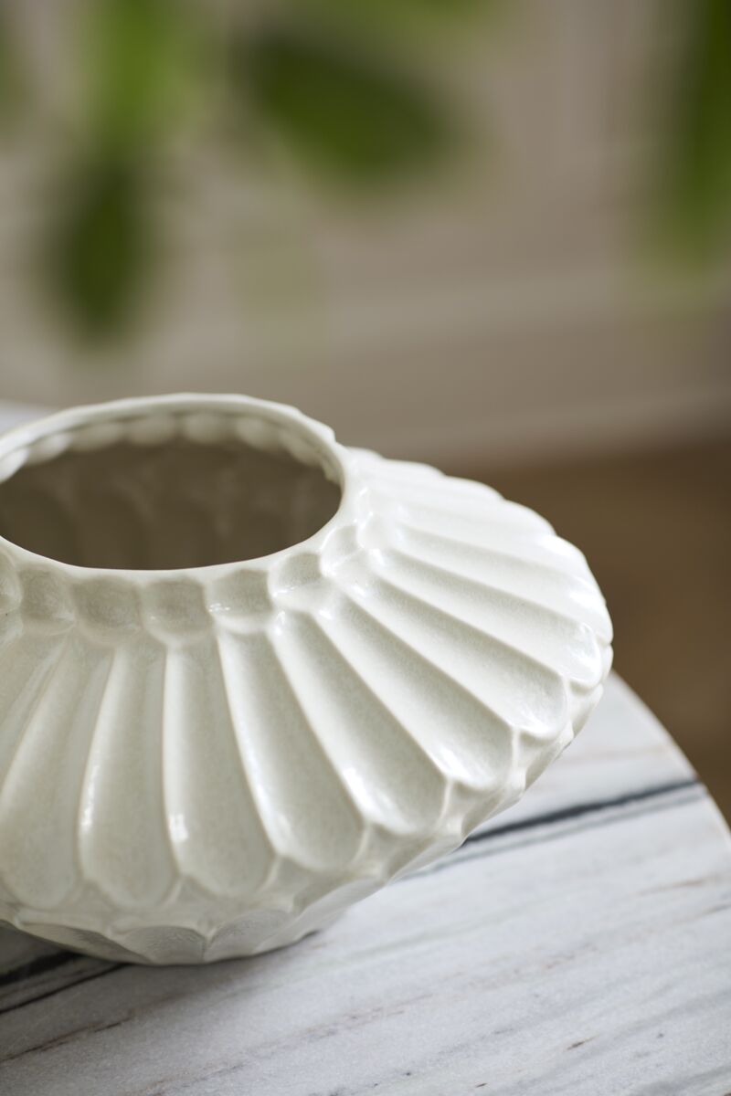Design Shop Ilaria Vase 16.5"x 15"x 8"
