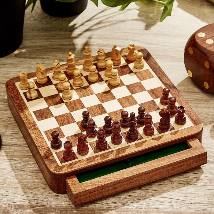 Design Shop Magnetic Chess Set in Hand-Crafted Wooden Box - Acacia Wood/Maple Wood/Polyester