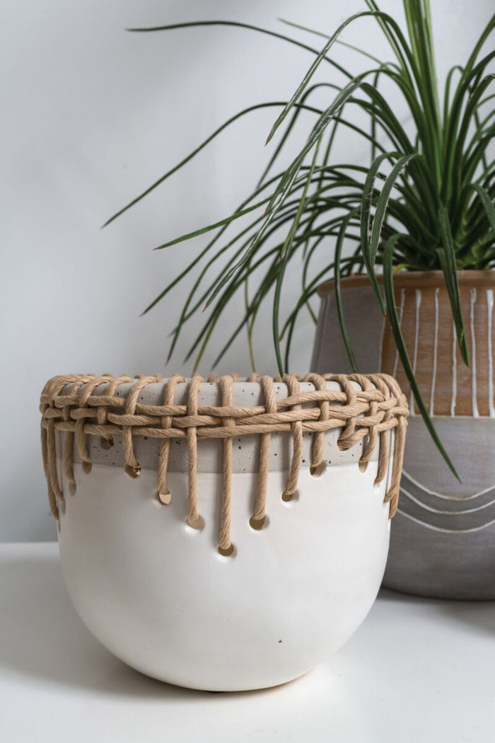 Design Shop White Hideaway Pot, 6.75" X 5.5".