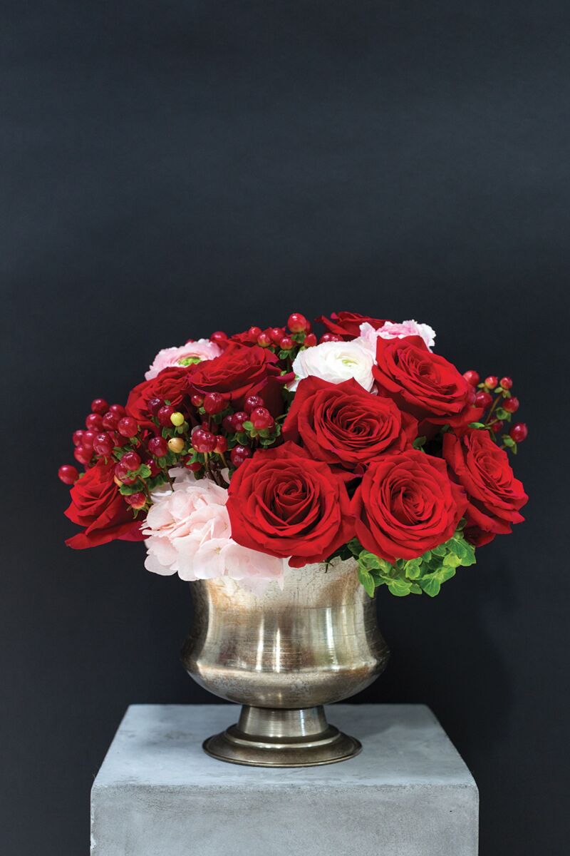 Design Shop Champagne Sidney Urn, 8.25" X 6.25".