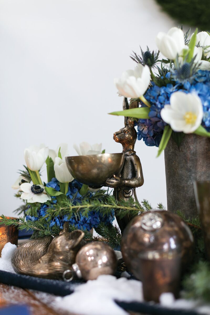 Design Shop Antique-Gold E+E Eloise Dish Stand Eric, 6" X 14". Serving Hare.