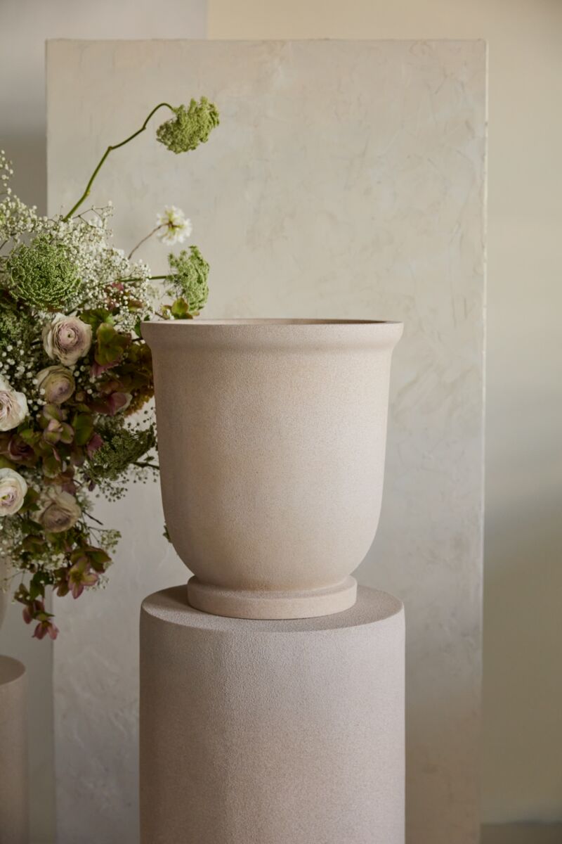 Design Shop Pirouette Urn 15.75"x 17"