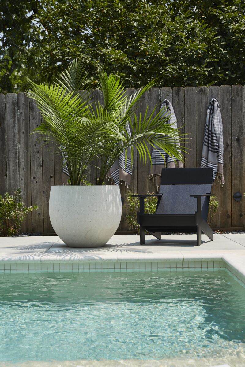 Design Shop Syros Planter 25.5"x 22.75"