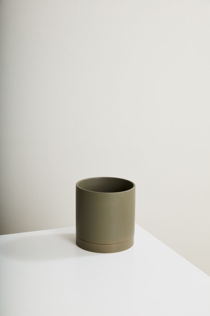 Design Shop Romey Neutral Pot with Saucer 8"x 8"