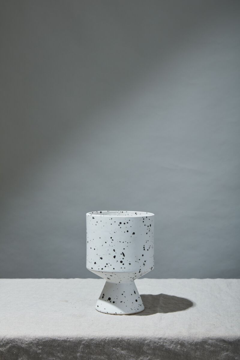 Design Shop White De Vil Pot, 5.25" X 7.5"