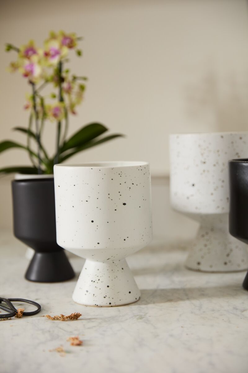 Design Shop White De Vil Pot, 5.25" X 7.5"