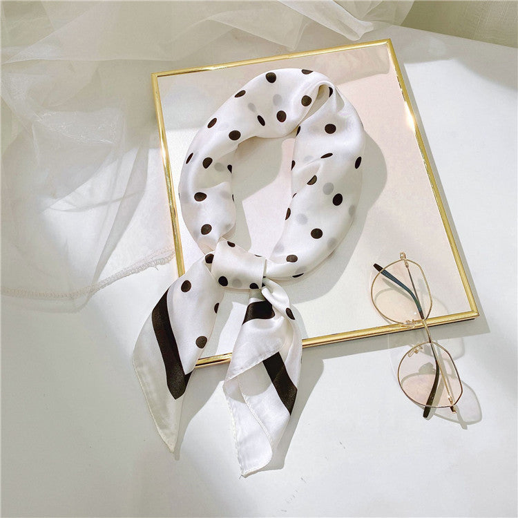 Scarf with dots white