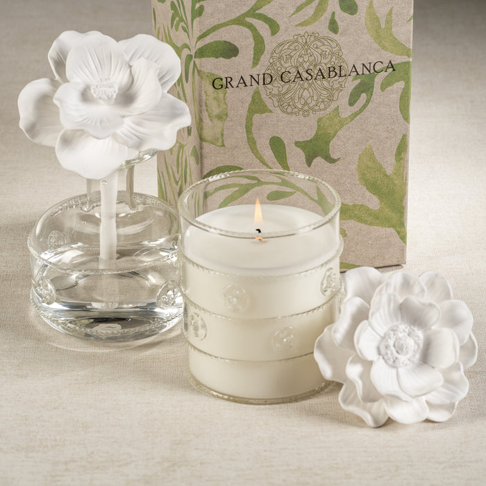 Decorative candle with flower-shaped diffuser and 'Grand Casablanca' box in the background