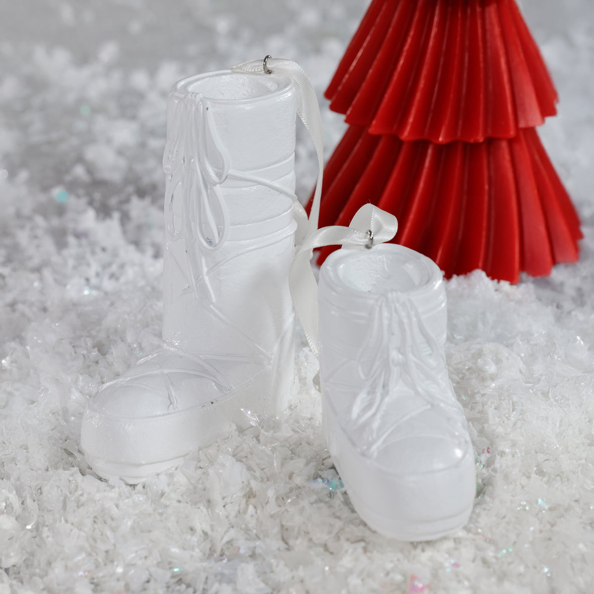 Zodax Après Ski Boot Holiday Ornaments, 6 Hanging Pieces (3 Sets of 2 Assorted Sizes), White