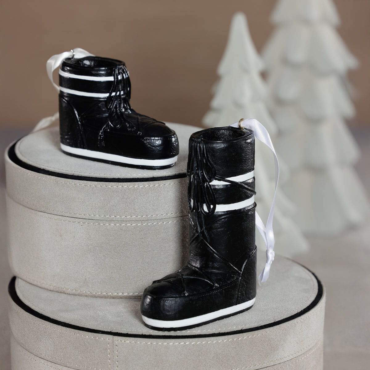 Zodax Après Ski Boot Holiday Ornaments, 6 Hanging Pieces (3 Sets of 2 Assorted Sizes), Black