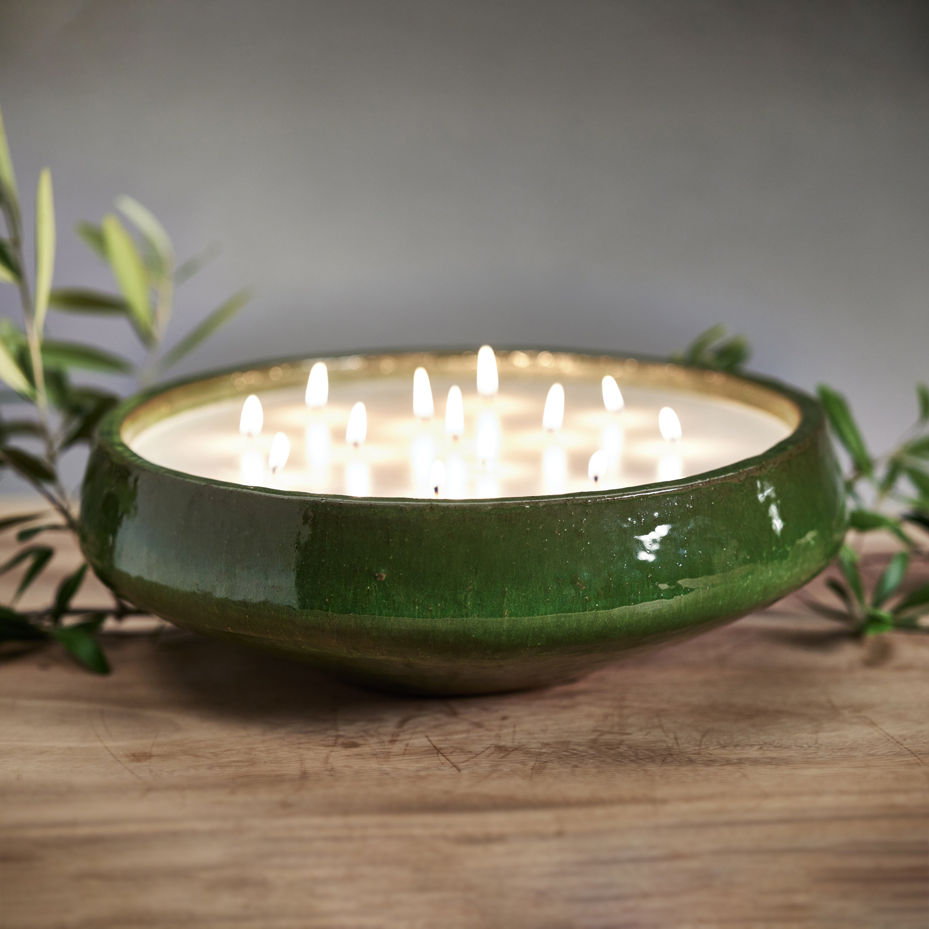 Juniber Shell Zodax Tiaré 128 oz Outdoor Scented Candle Jar, Grapefruit Juniper ...