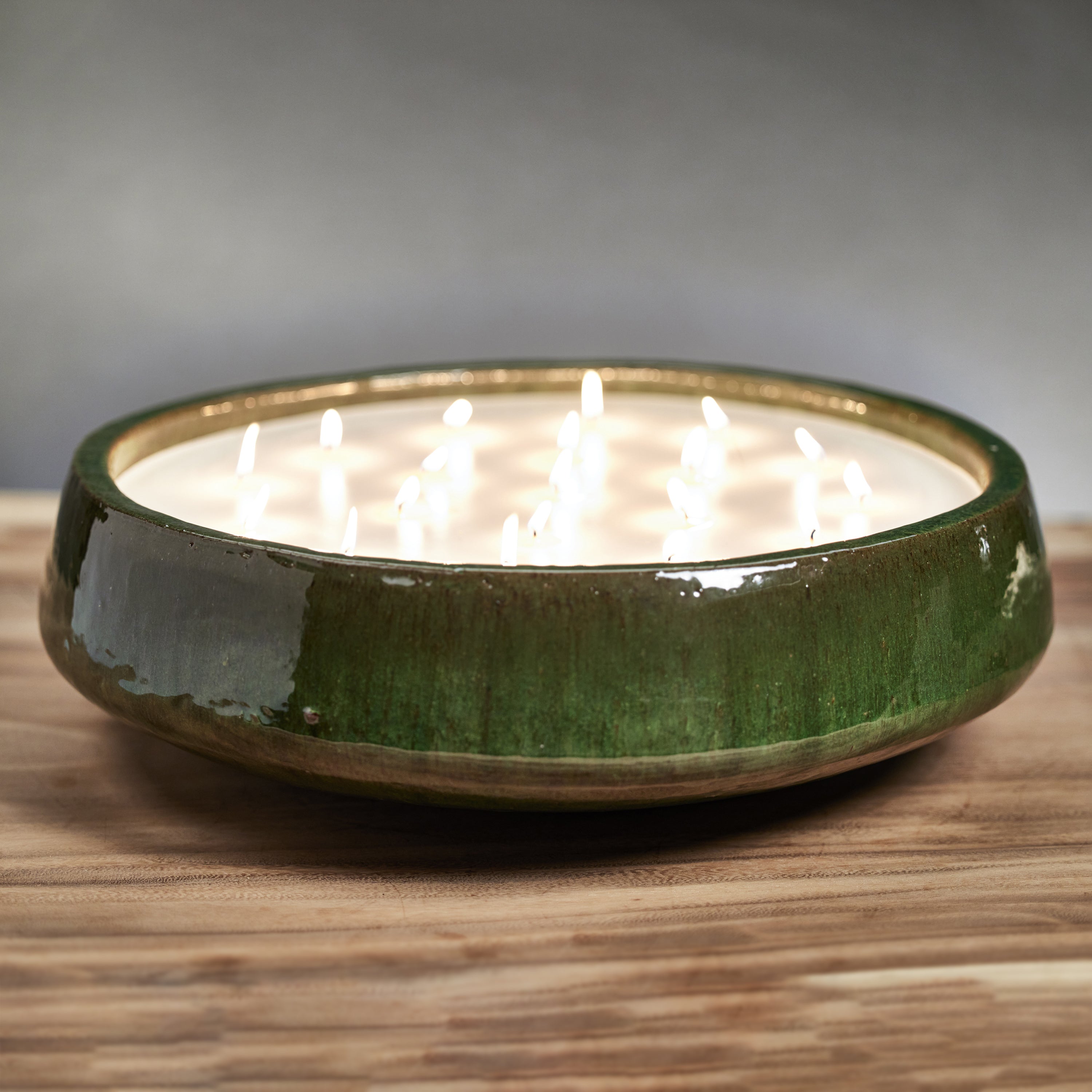 Juniber Shell Zodax Tiaré 288 oz Outdoor Scented Candle Jar, Grapefruit Juniper ...