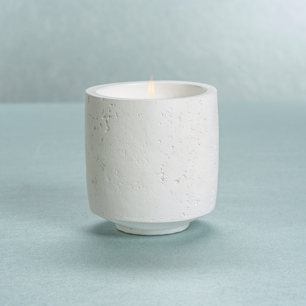 Zodax Cote d'Azur White Concrete Candle, 16.75 oz, Sea Salt & Coastal Mist
