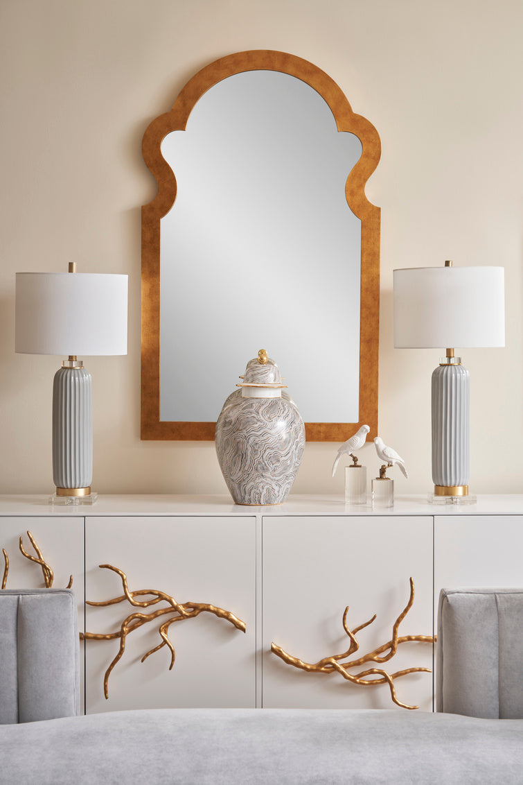 Chelsea House Parrot On Crystal - Round (Lg)