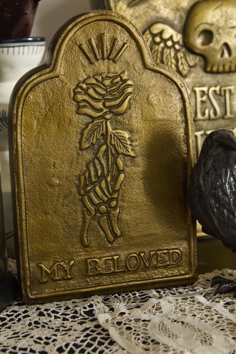 Design Shop Duelo Tombstone 8"x 2.5"x 12.25"