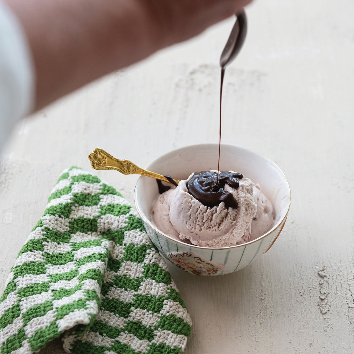 Design Shop 10 oz. Deep Dark Hot Fudge Sauce