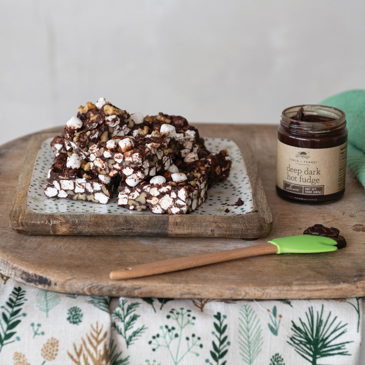 Design Shop 10 oz. Deep Dark Hot Fudge Sauce