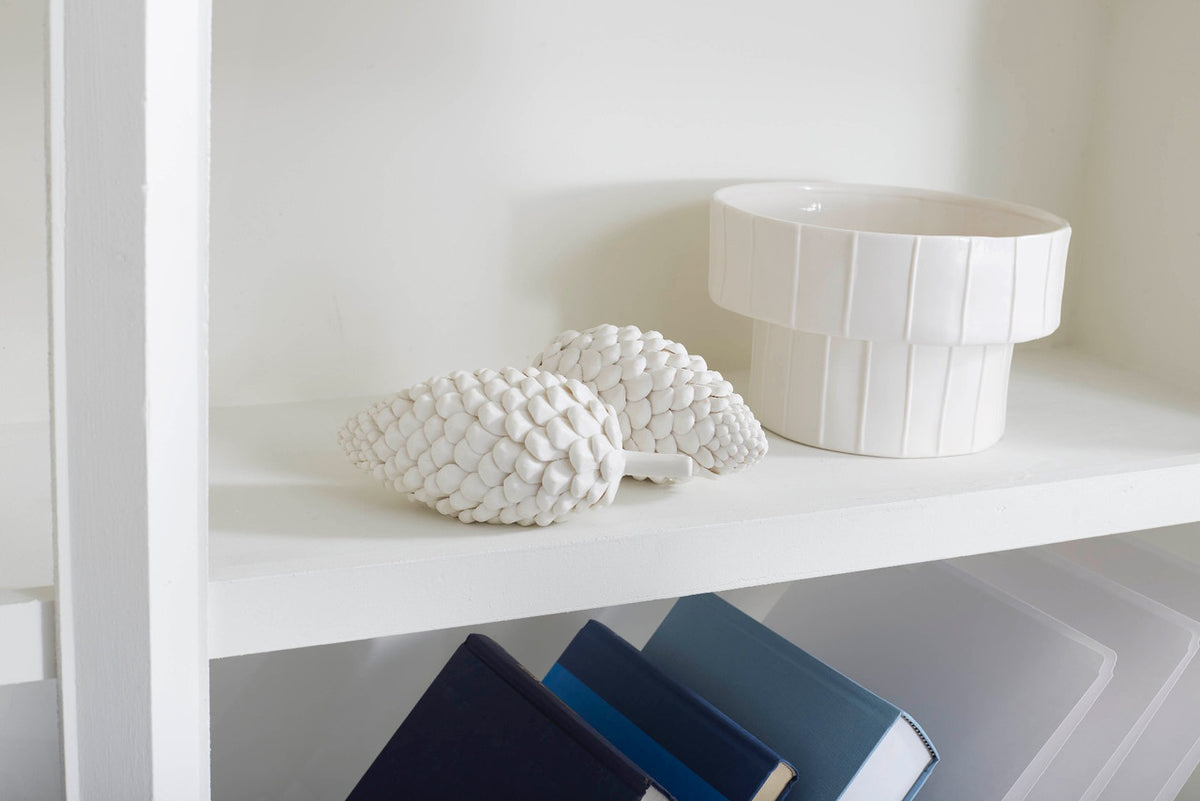 Villa & House Laying Pine Cone, Blanc de Chine