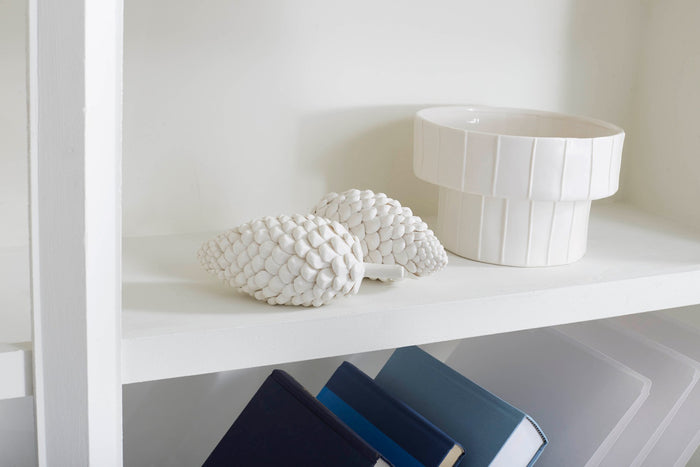 Villa & House Laying Pine Cone, Blanc de Chine