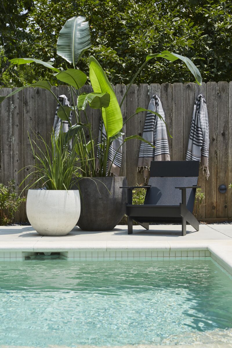 Design Shop Syros Planter 25.5"x 22.75"