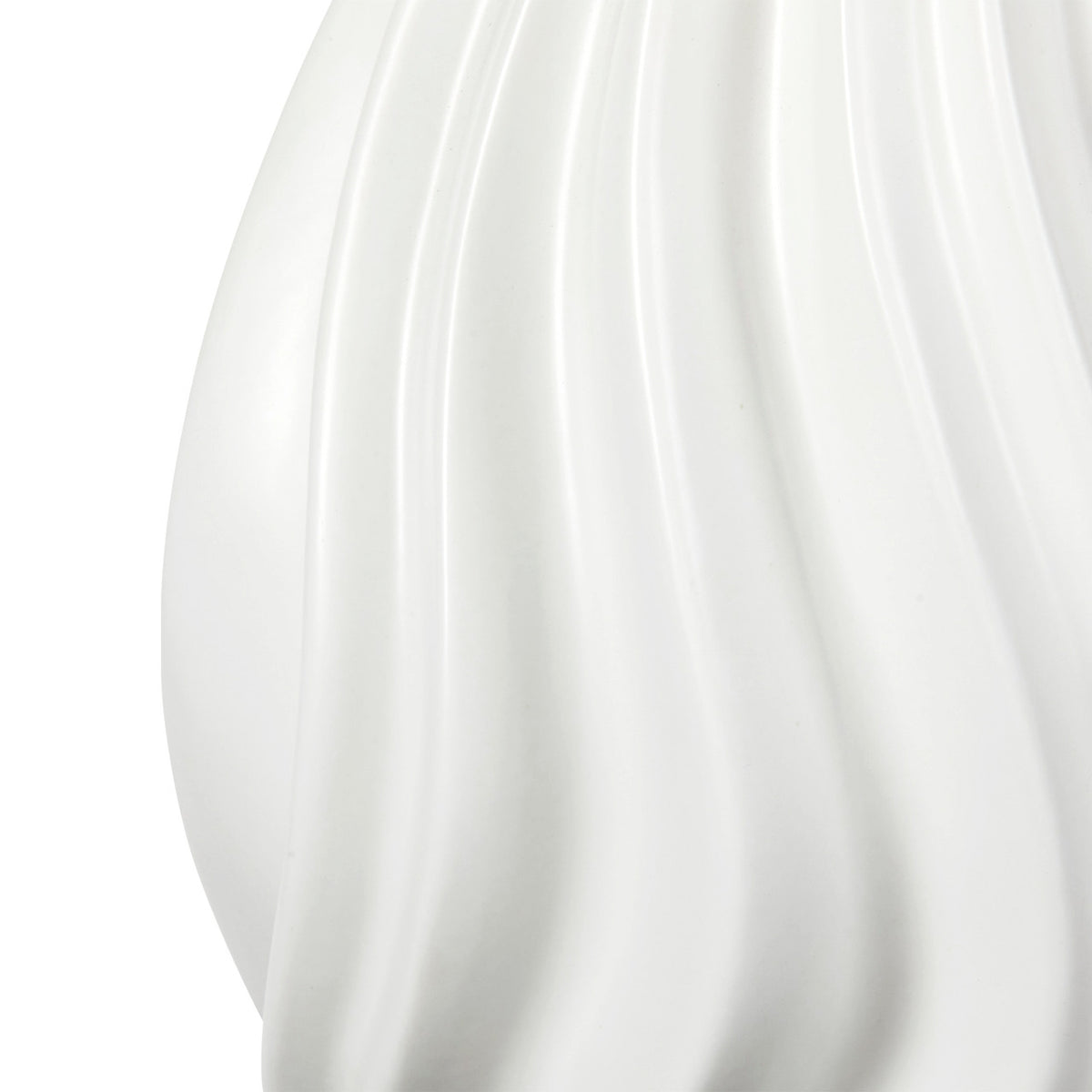 Villa & House Tulum Lamp with Shade 17-inch White Linen, with Gold, Ivory Frost